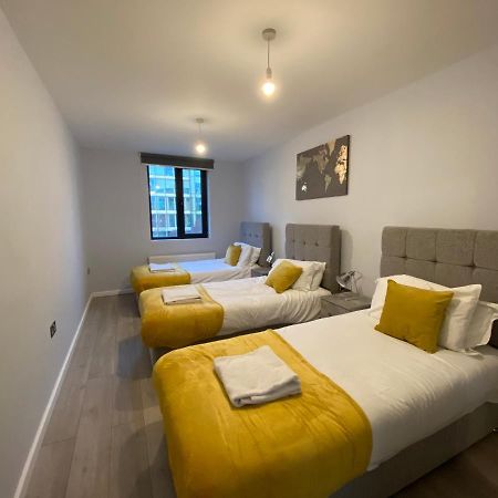 Cosy Flats Near Heathrow, Group Bookings Available With Parking Space Hounslow Zewnętrze zdjęcie