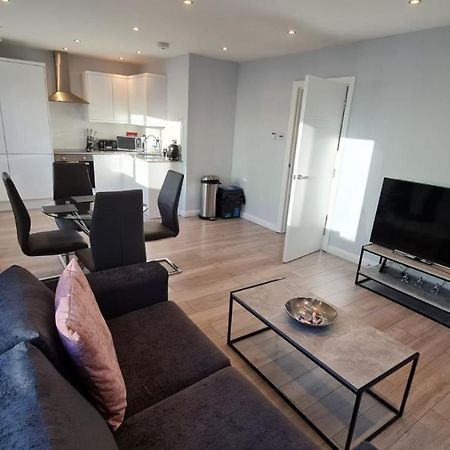 Cosy Flats Near Heathrow, Group Bookings Available With Parking Space Hounslow Zewnętrze zdjęcie