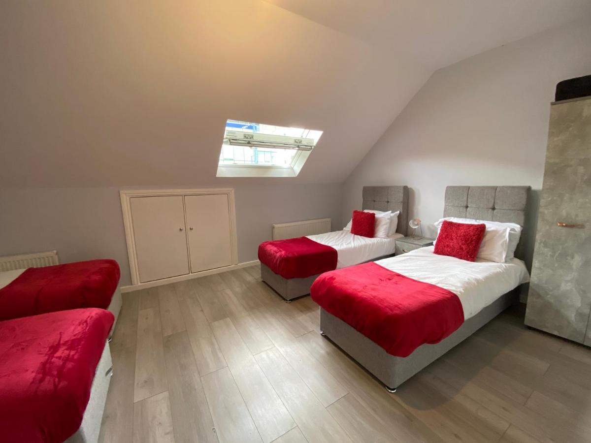 Cosy Flats Near Heathrow, Group Bookings Available With Parking Space Hounslow Zewnętrze zdjęcie