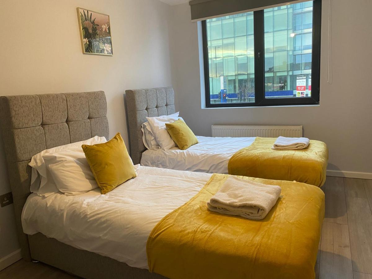 Cosy Flats Near Heathrow, Group Bookings Available With Parking Space Hounslow Zewnętrze zdjęcie