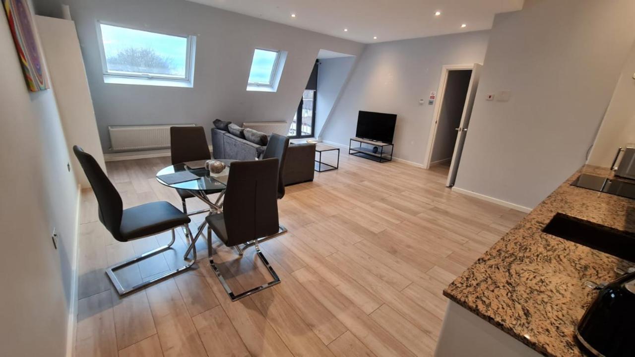 Cosy Flats Near Heathrow, Group Bookings Available With Parking Space Hounslow Zewnętrze zdjęcie
