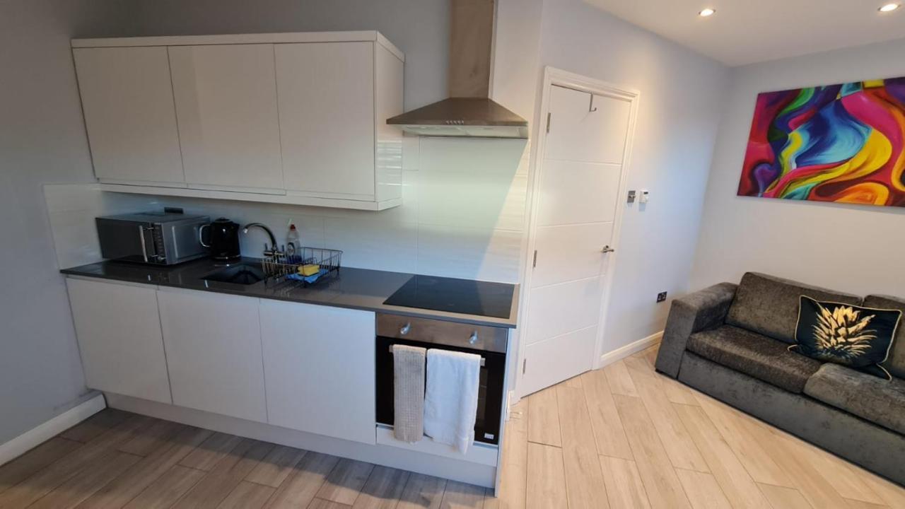 Cosy Flats Near Heathrow, Group Bookings Available With Parking Space Hounslow Zewnętrze zdjęcie