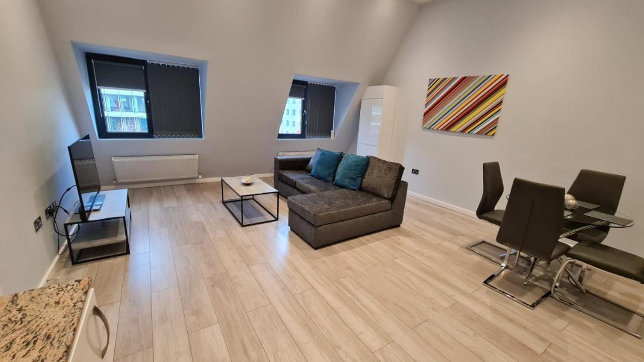 Cosy Flats Near Heathrow, Group Bookings Available With Parking Space Hounslow Zewnętrze zdjęcie