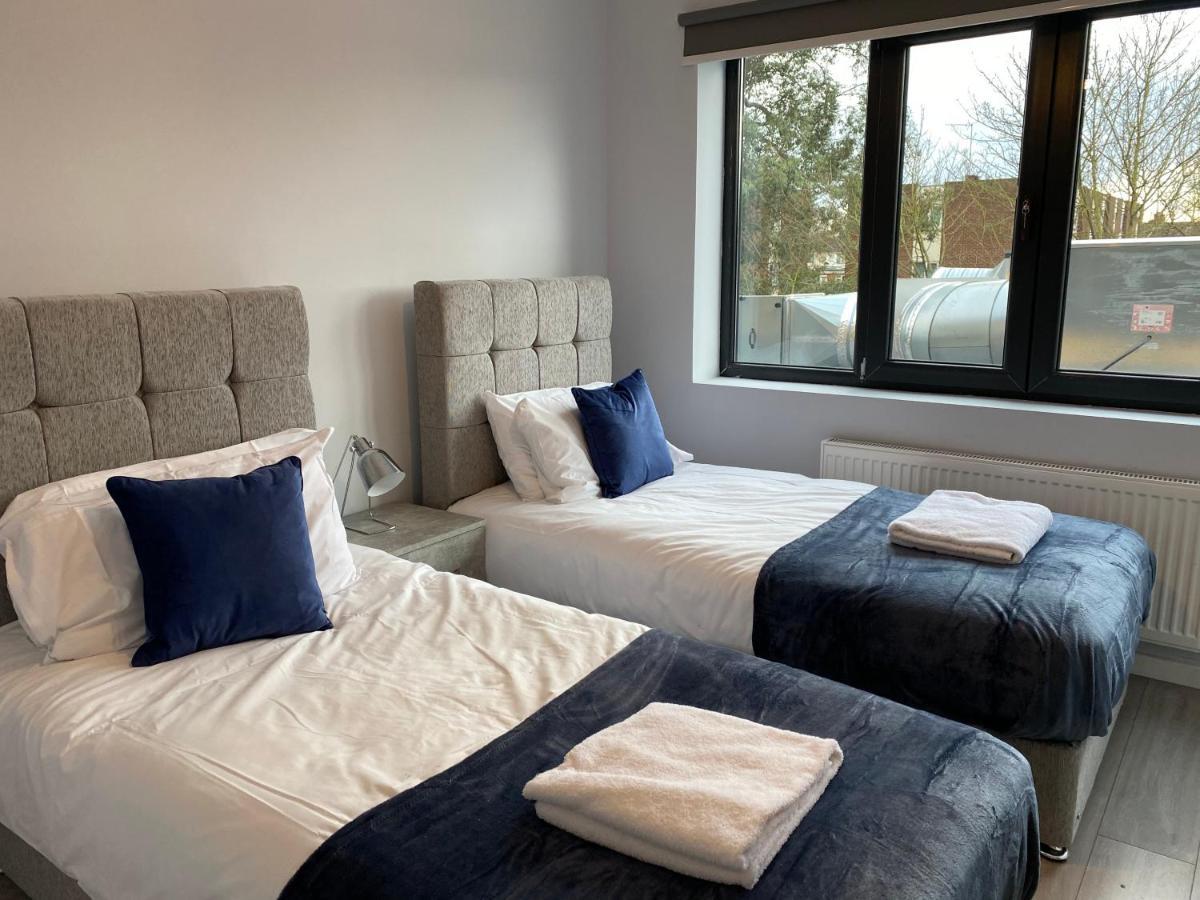 Cosy Flats Near Heathrow, Group Bookings Available With Parking Space Hounslow Zewnętrze zdjęcie