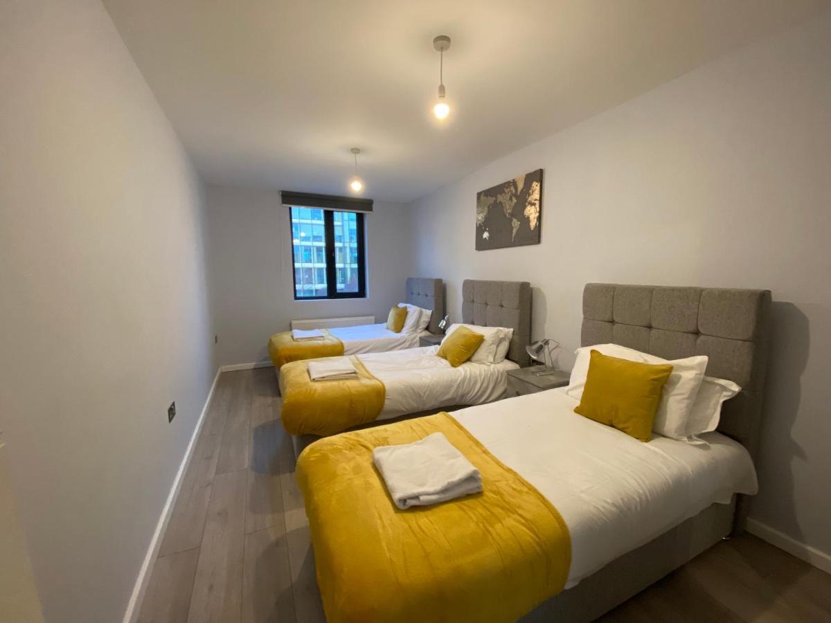 Cosy Flats Near Heathrow, Group Bookings Available With Parking Space Hounslow Zewnętrze zdjęcie