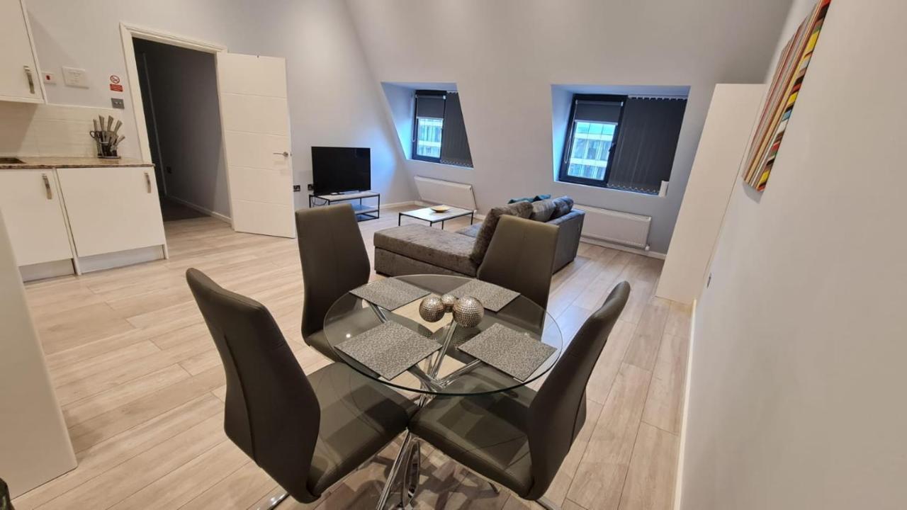 Cosy Flats Near Heathrow, Group Bookings Available With Parking Space Hounslow Zewnętrze zdjęcie