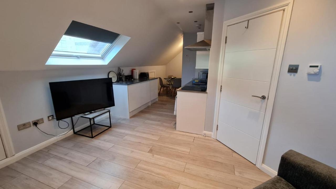Cosy Flats Near Heathrow, Group Bookings Available With Parking Space Hounslow Zewnętrze zdjęcie