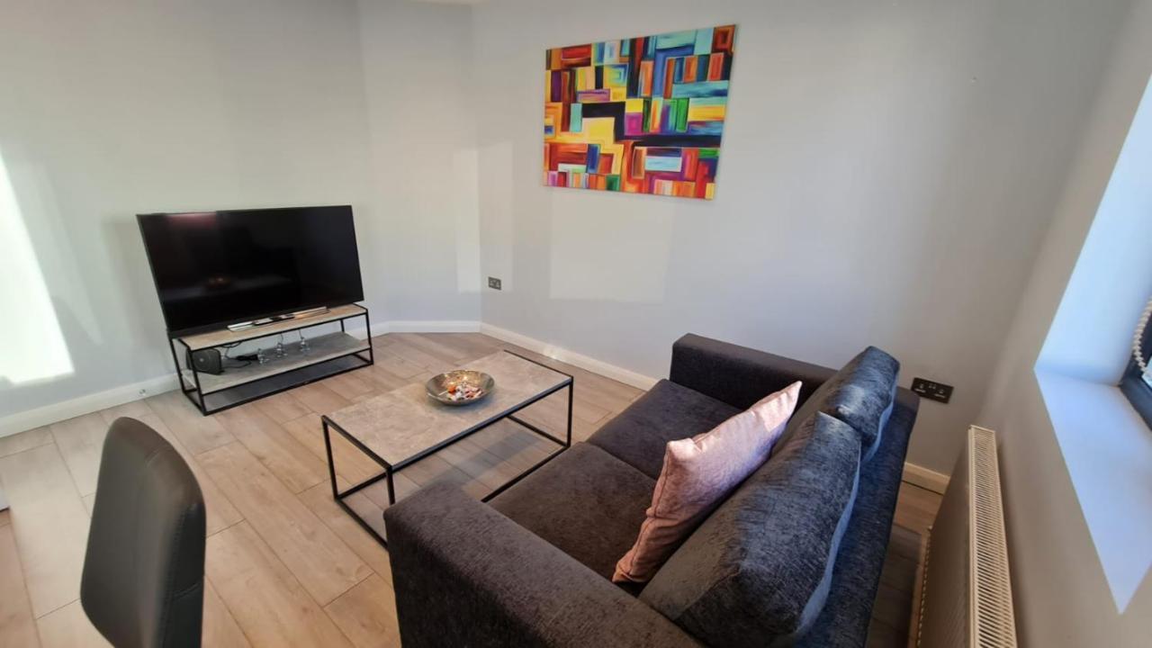 Cosy Flats Near Heathrow, Group Bookings Available With Parking Space Hounslow Zewnętrze zdjęcie