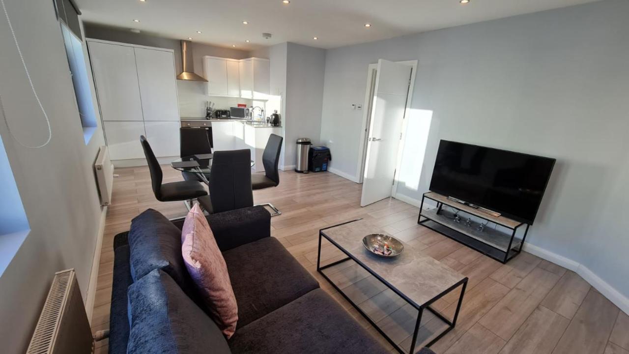 Cosy Flats Near Heathrow, Group Bookings Available With Parking Space Hounslow Zewnętrze zdjęcie