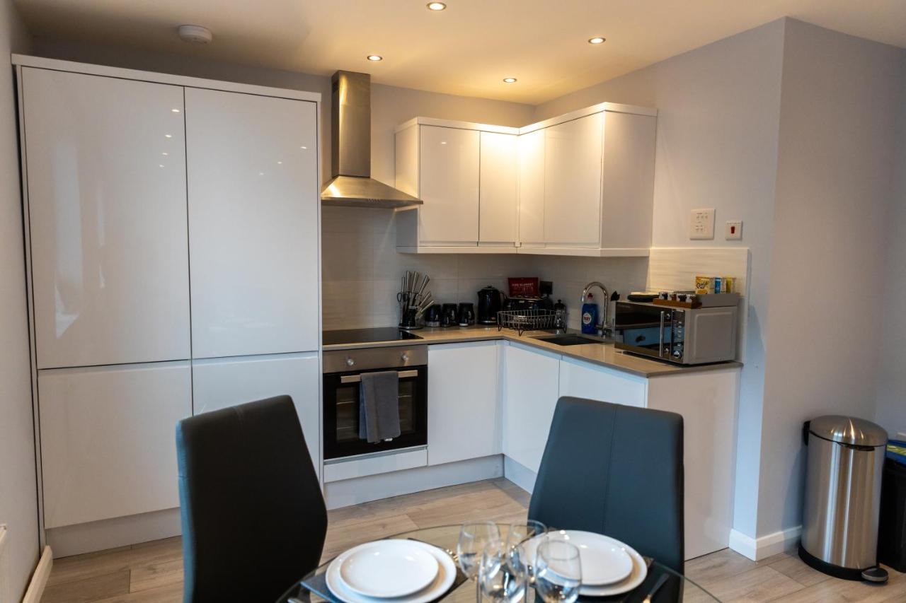 Cosy Flats Near Heathrow, Group Bookings Available With Parking Space Hounslow Zewnętrze zdjęcie