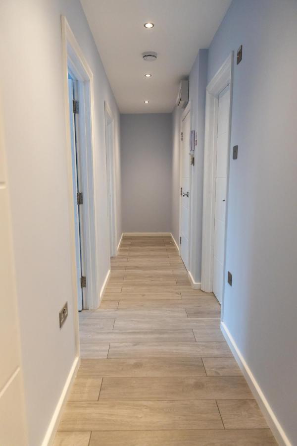 Cosy Flats Near Heathrow, Group Bookings Available With Parking Space Hounslow Zewnętrze zdjęcie