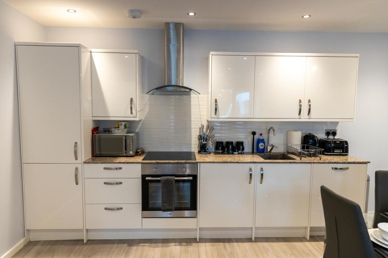 Cosy Flats Near Heathrow, Group Bookings Available With Parking Space Hounslow Zewnętrze zdjęcie