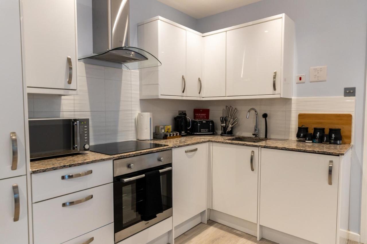 Cosy Flats Near Heathrow, Group Bookings Available With Parking Space Hounslow Zewnętrze zdjęcie