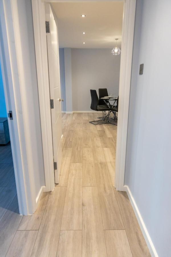 Cosy Flats Near Heathrow, Group Bookings Available With Parking Space Hounslow Zewnętrze zdjęcie