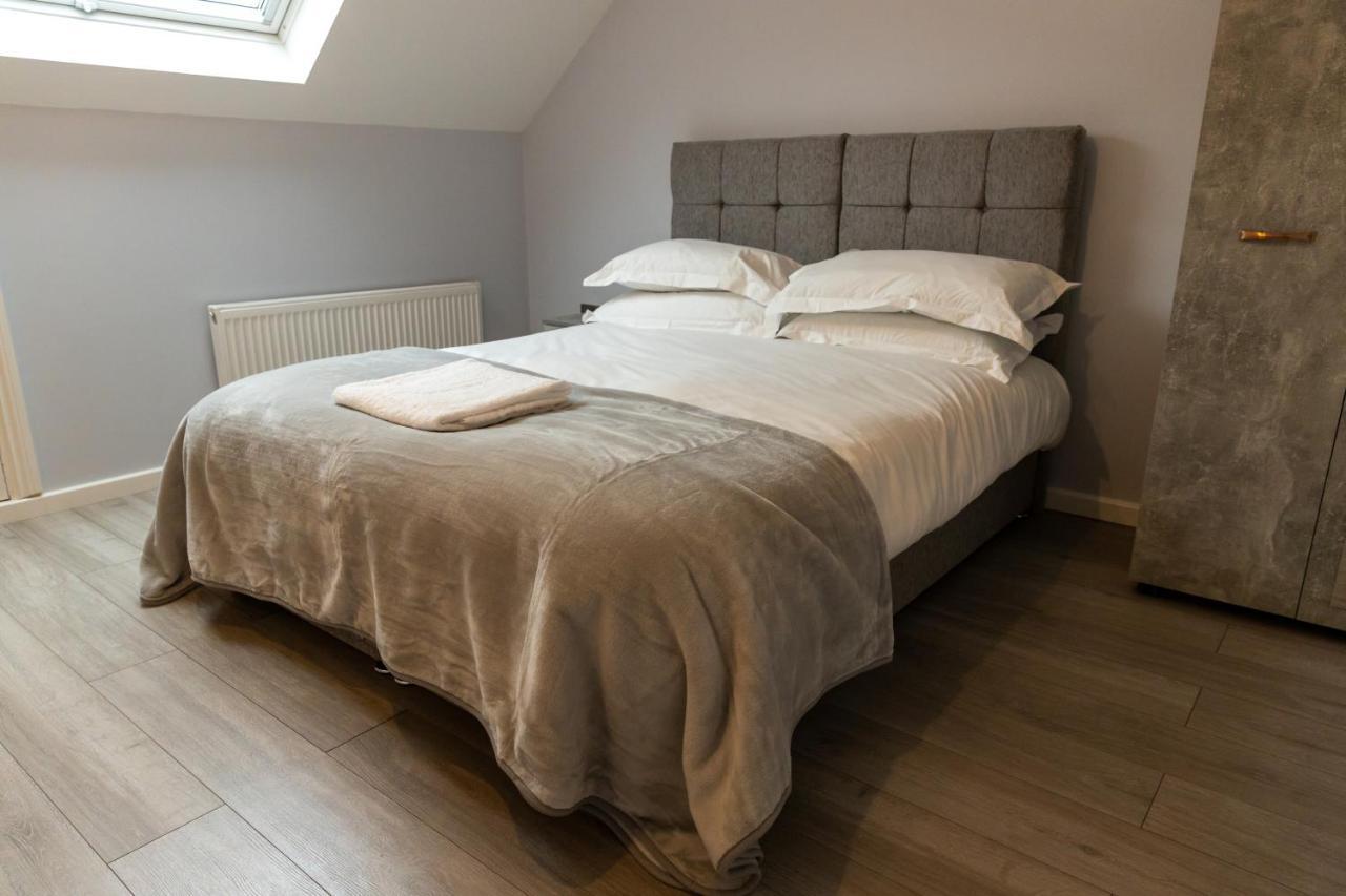 Cosy Flats Near Heathrow, Group Bookings Available With Parking Space Hounslow Zewnętrze zdjęcie