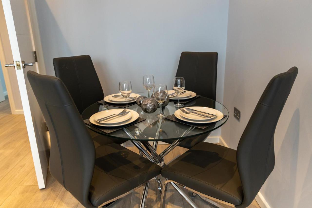 Cosy Flats Near Heathrow, Group Bookings Available With Parking Space Hounslow Zewnętrze zdjęcie