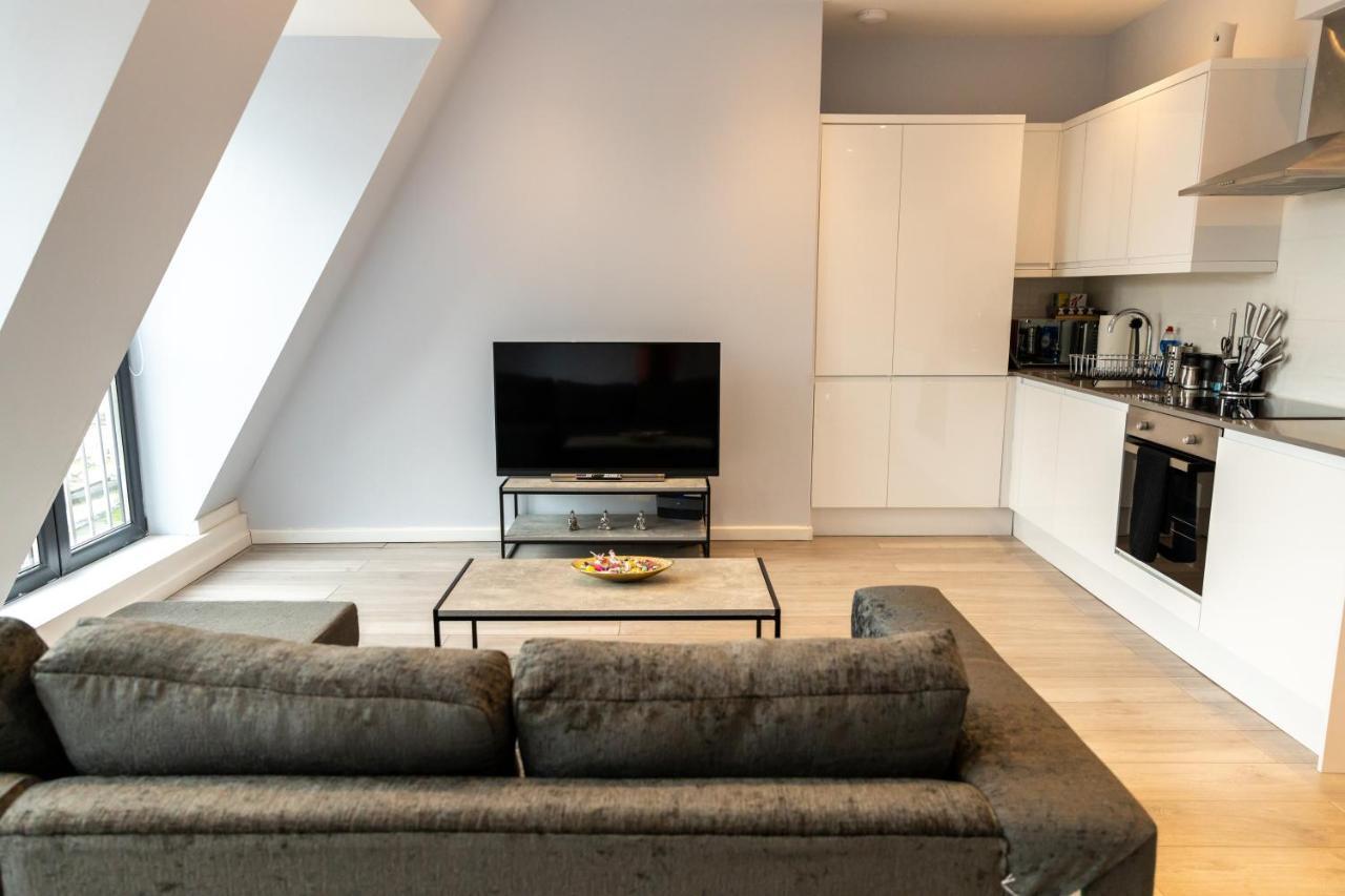 Cosy Flats Near Heathrow, Group Bookings Available With Parking Space Hounslow Zewnętrze zdjęcie