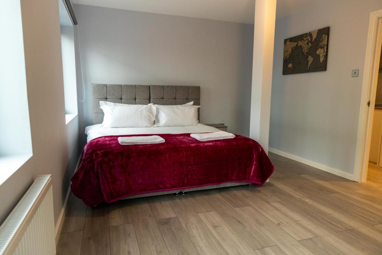 Cosy Flats Near Heathrow, Group Bookings Available With Parking Space Hounslow Zewnętrze zdjęcie